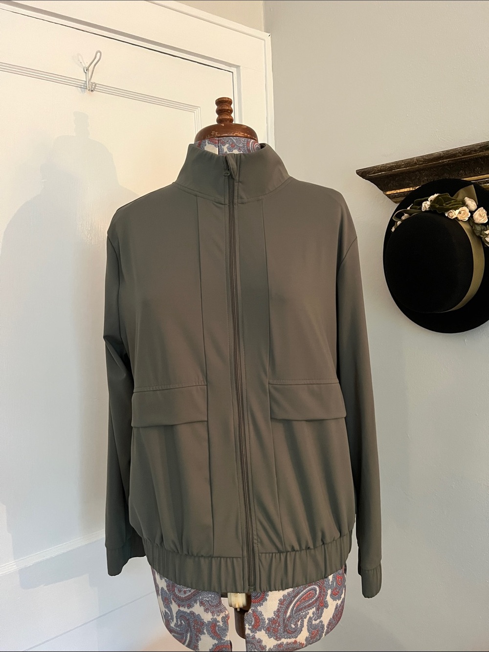 Lightweight Olive Women's Zip-Front Travel Jacket